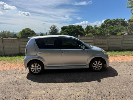 2009-Daihatsu-Sirion-13i_3