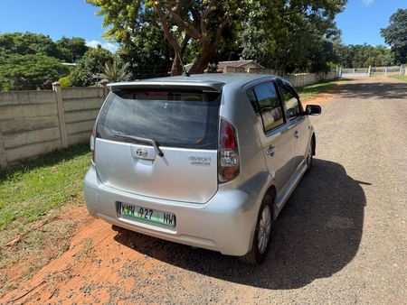 2009-Daihatsu-Sirion-13i_4