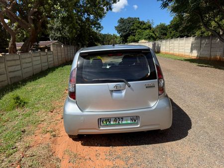 2009-Daihatsu-Sirion-13i_5