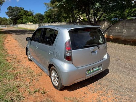 2009-Daihatsu-Sirion-13i_6
