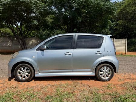 2009-Daihatsu-Sirion-13i_8