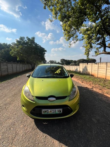 2010-Ford-Fiesta-14i-Ambiente-5-dr_0