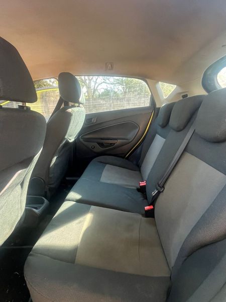 2010-Ford-Fiesta-14i-Ambiente-5-dr_9