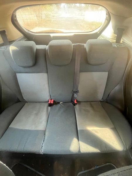 2010-Ford-Fiesta-14i-Ambiente-5-dr_10