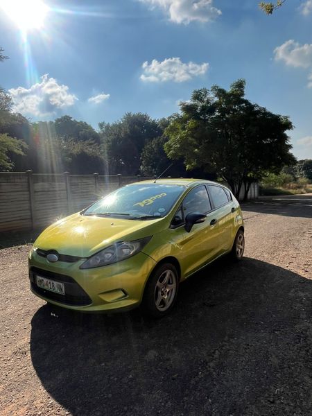 2010-Ford-Fiesta-14i-Ambiente-5-dr_3