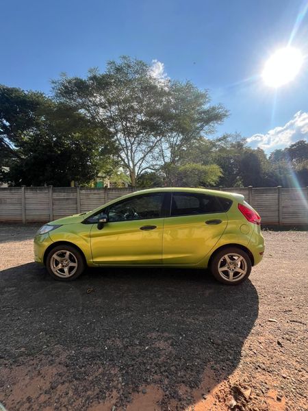2010-Ford-Fiesta-14i-Ambiente-5-dr_4