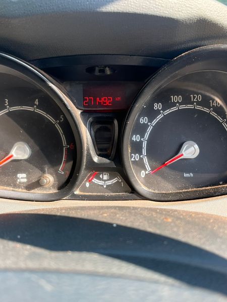 2010-Ford-Fiesta-14i-Ambiente-5-dr_5