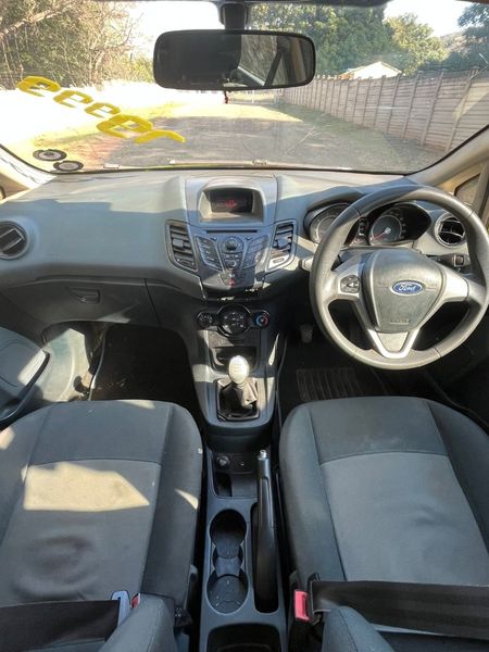 2010-Ford-Fiesta-14i-Ambiente-5-dr_8