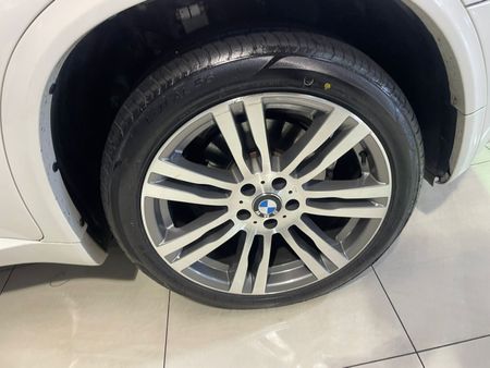 2013-BMW-X5-xDrive30d-Auto_12