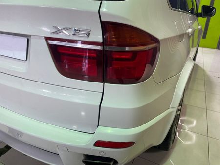 2013-BMW-X5-xDrive30d-Auto_16