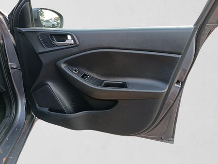 2020-Hyundai-i20-12-Motion_14