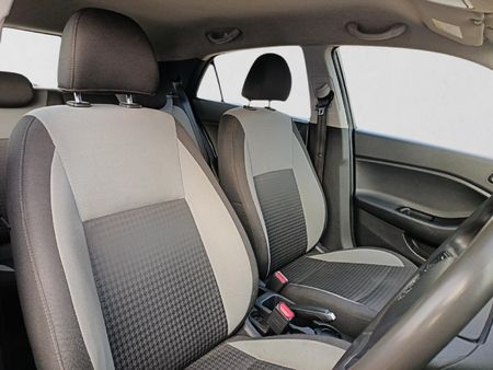2020-Hyundai-i20-12-Motion_15