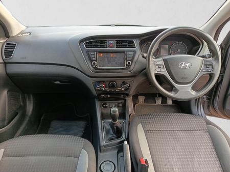 2020-Hyundai-i20-12-Motion_17