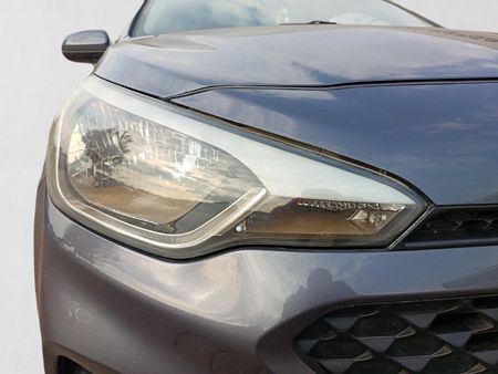 2020-Hyundai-i20-12-Motion_8