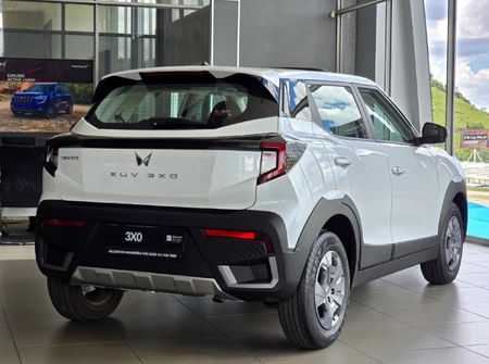 2026-Mahindra-XUV-3XO-12T-MX3-Auto_10