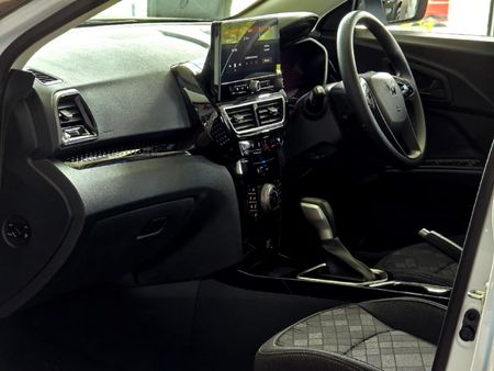 2026-Mahindra-XUV-3XO-12T-MX3-Auto_13