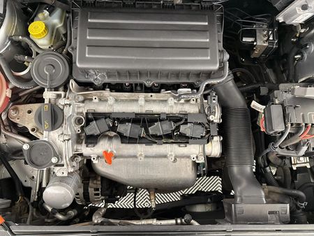2011-Volkswagen-Polo-Vivo-16-Trendline_12