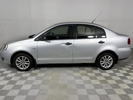 2011-Volkswagen-Polo-Vivo-16-Trendline_18