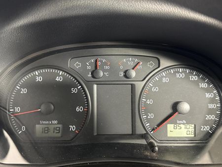 2011-Volkswagen-Polo-Vivo-16-Trendline_2