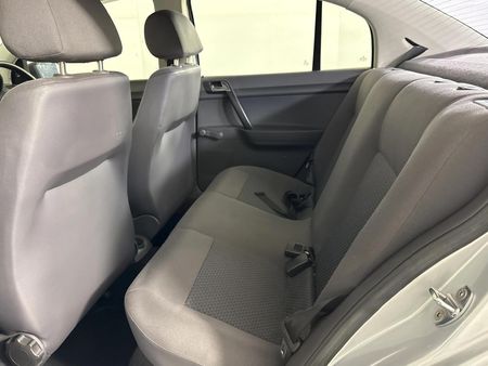 2011-Volkswagen-Polo-Vivo-16-Trendline_3