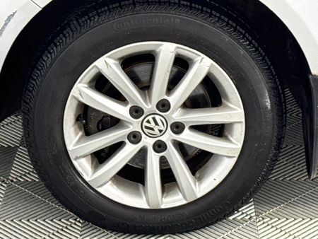2011-Volkswagen-Polo-Vivo-16-Trendline_4