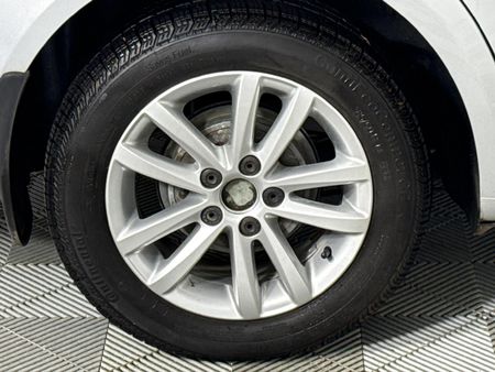 2011-Volkswagen-Polo-Vivo-16-Trendline_7