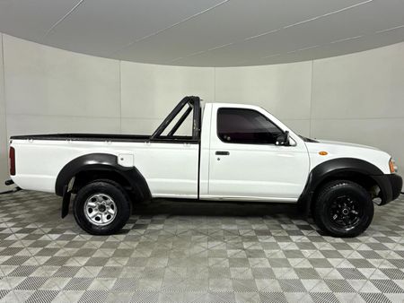 2017-Nissan-NP300-24i-LWB-4x4-Single-Cab_13