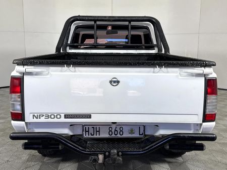2017-Nissan-NP300-24i-LWB-4x4-Single-Cab_14
