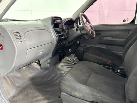 2017-Nissan-NP300-24i-LWB-4x4-Single-Cab_6