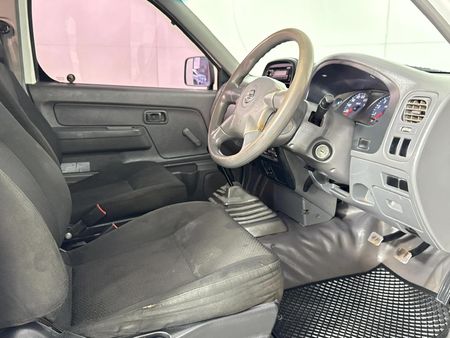 2017-Nissan-NP300-24i-LWB-4x4-Single-Cab_7