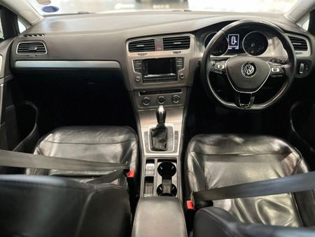 2017-Volkswagen-Golf-VII-14-TSI-Comfortline-Auto_9