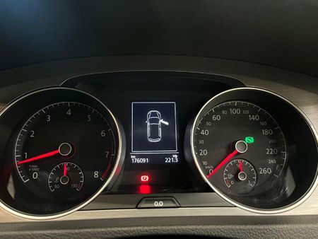 2017-Volkswagen-Golf-VII-14-TSI-Comfortline-Auto_10