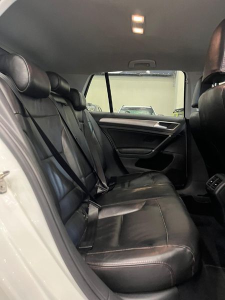 2017-Volkswagen-Golf-VII-14-TSI-Comfortline-Auto_11