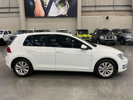 2017-Volkswagen-Golf-VII-14-TSI-Comfortline-Auto_1