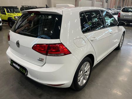 2017-Volkswagen-Golf-VII-14-TSI-Comfortline-Auto_2