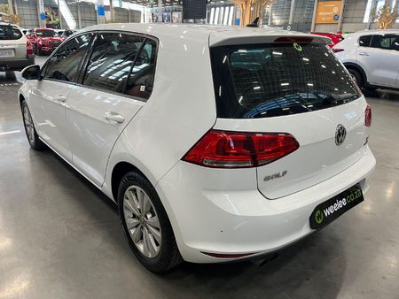 2017-Volkswagen-Golf-VII-14-TSI-Comfortline-Auto_4