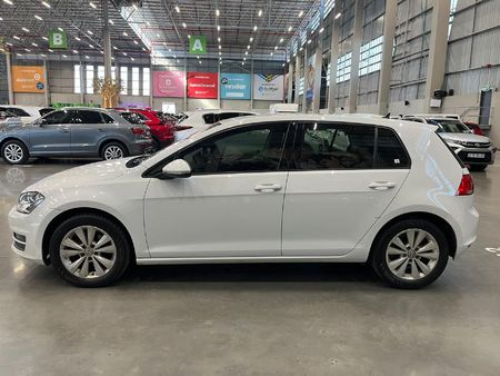 2017-Volkswagen-Golf-VII-14-TSI-Comfortline-Auto_5