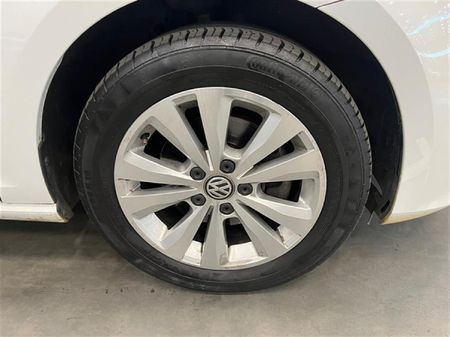 2017-Volkswagen-Golf-VII-14-TSI-Comfortline-Auto_8