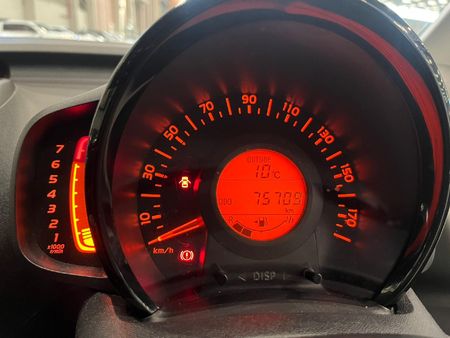 2018-Toyota-Aygo-10-X-Play-5-dr_10