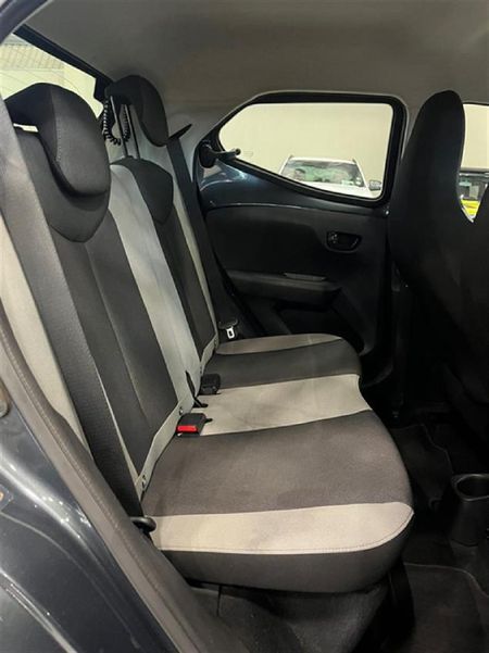 2018-Toyota-Aygo-10-X-Play-5-dr_12