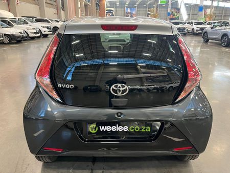 2018-Toyota-Aygo-10-X-Play-5-dr_5