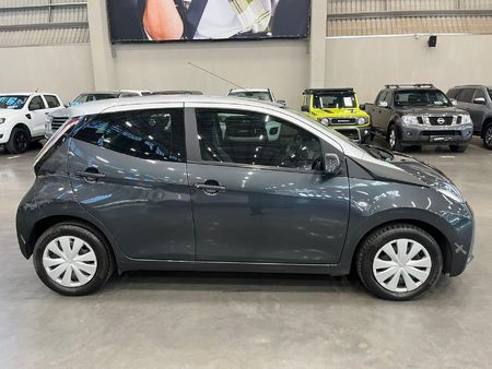 2018-Toyota-Aygo-10-X-Play-5-dr_7