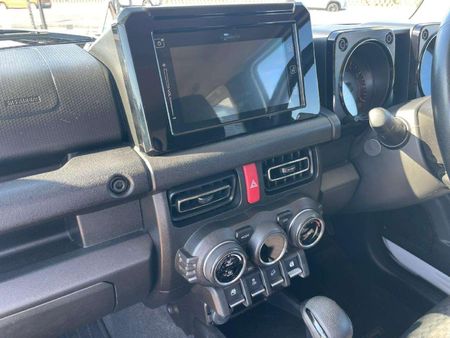 2021-Suzuki-Jimny-15-GLX-Auto_11