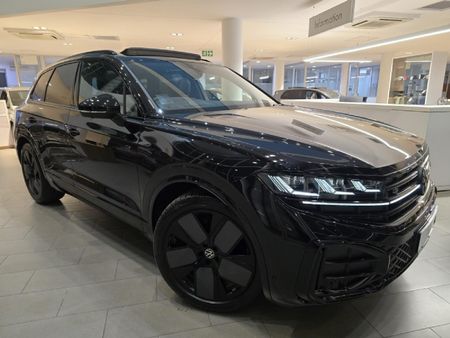 2026-Volkswagen-Touareg-V6-TDI-R-Line_0