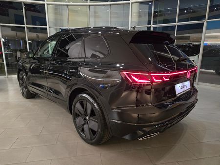 2026-Volkswagen-Touareg-V6-TDI-R-Line_1