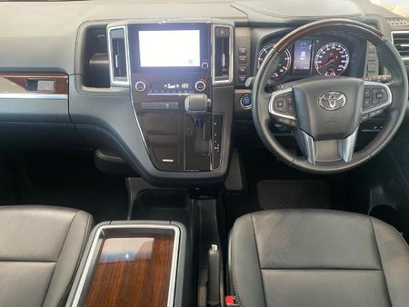 2025-Toyota-Quantum-28-VX-6-seat_9