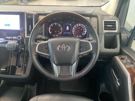 2025-Toyota-Quantum-28-VX-6-seat_13