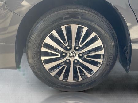 2025-Toyota-Quantum-28-VX-6-seat_19