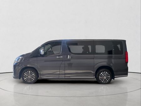2025-Toyota-Quantum-28-VX-6-seat_5