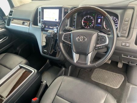 2025-Toyota-Quantum-28-VX-6-seat_6